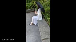 爆乳云宝宝黑丝连衣裙被单男沙发无套啪啪内射