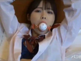 无毛逼黄毛小妹性感纹身露脸跟小哥激情啪啪直播给狼友看，口交大鸡巴激情上位让小哥吃奶子，抽着烟享受抽插第03集